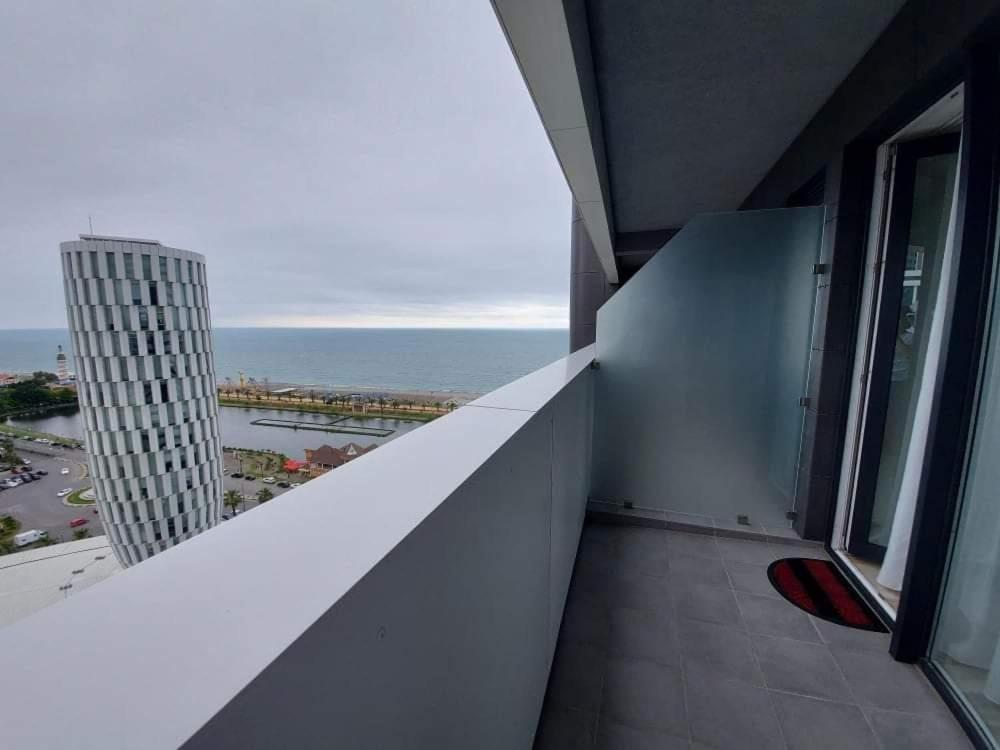 Batumi Sea Side Apartment Экстерьер фото